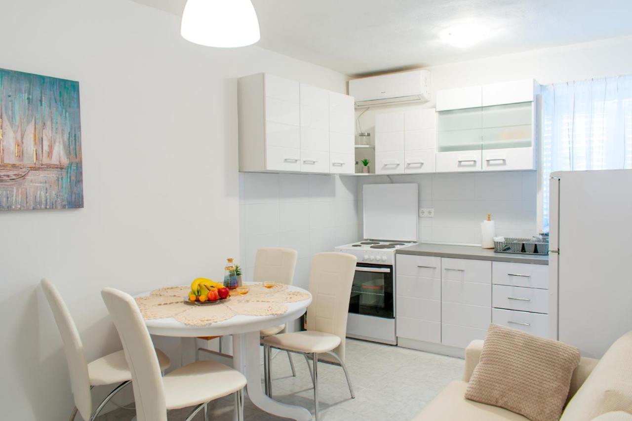 Apartman Karmen Apartment Kastela Bagian luar foto